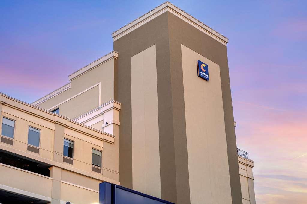 Comfort Inn & Suites Newark Liberty International Airport エクステリア 写真