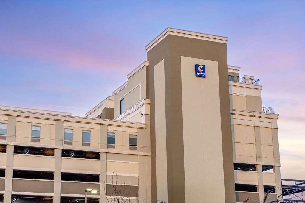 Comfort Inn & Suites Newark Liberty International Airport エクステリア 写真