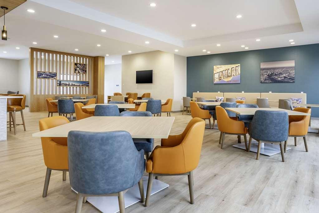 Comfort Inn & Suites Newark Liberty International Airport レストラン 写真