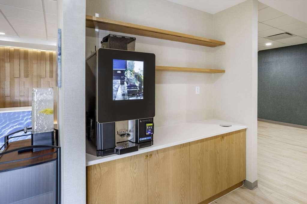 Comfort Inn & Suites Newark Liberty International Airport レストラン 写真