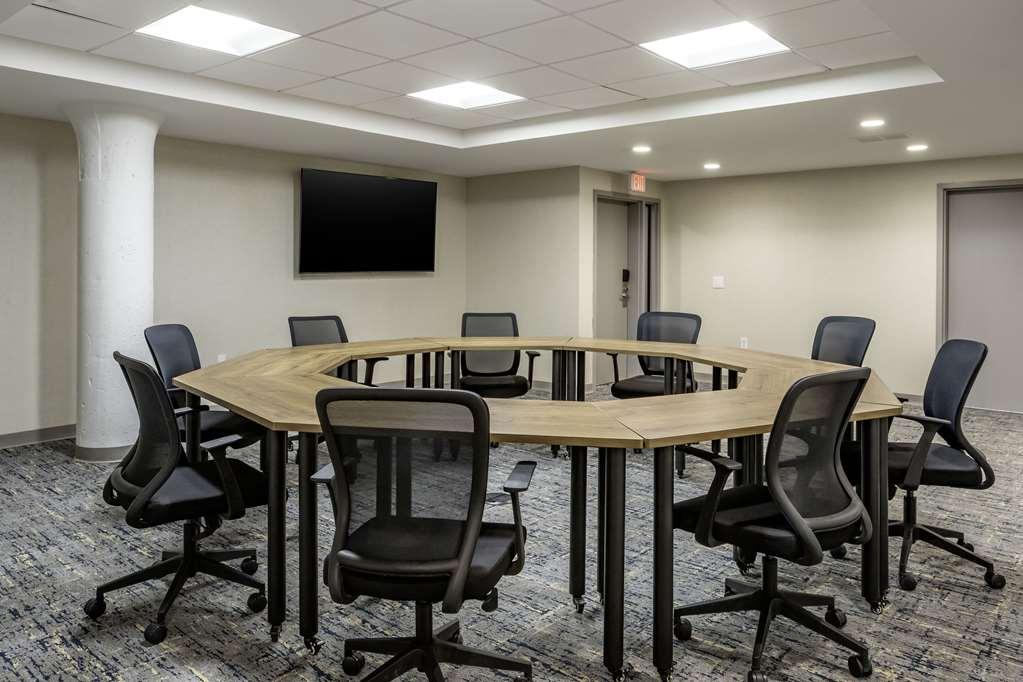 Comfort Inn & Suites Newark Liberty International Airport 設備 写真