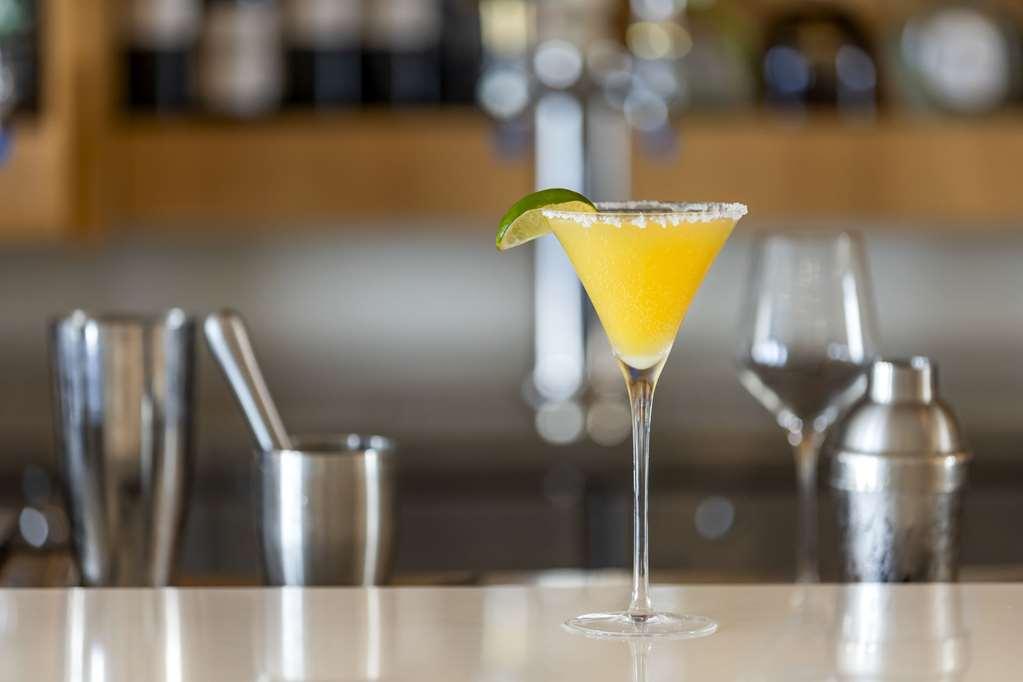 Comfort Inn & Suites Newark Liberty International Airport レストラン 写真