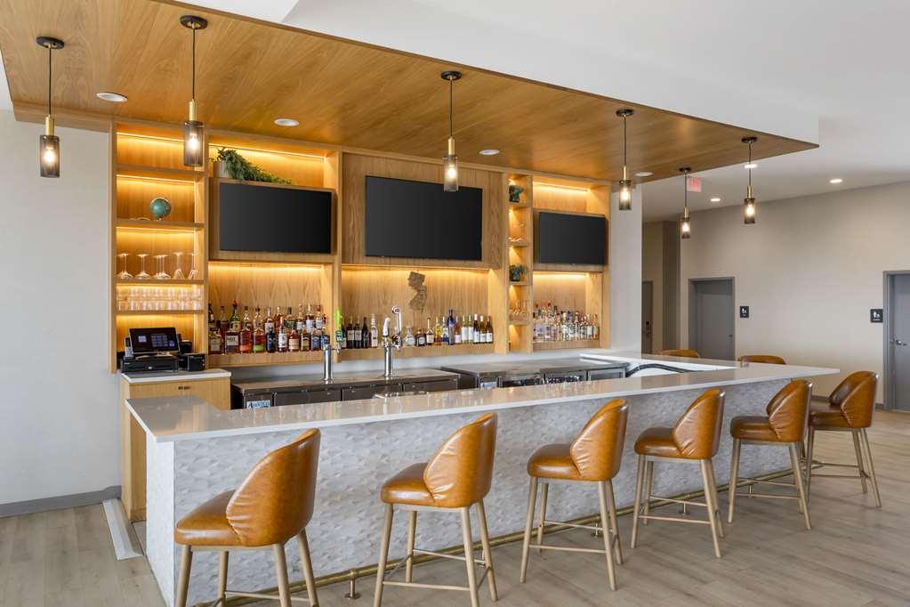 Comfort Inn & Suites Newark Liberty International Airport レストラン 写真