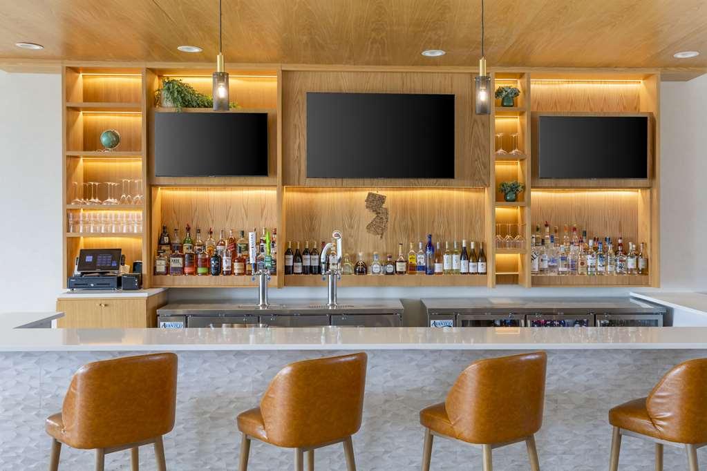 Comfort Inn & Suites Newark Liberty International Airport レストラン 写真